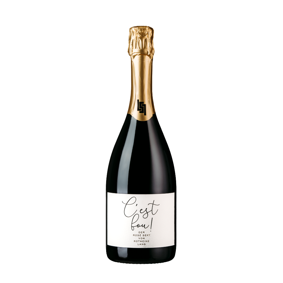 Flasche C’est fou, der Rosé Sekt von Lang, mit Goldkapsel und weißem Etikett