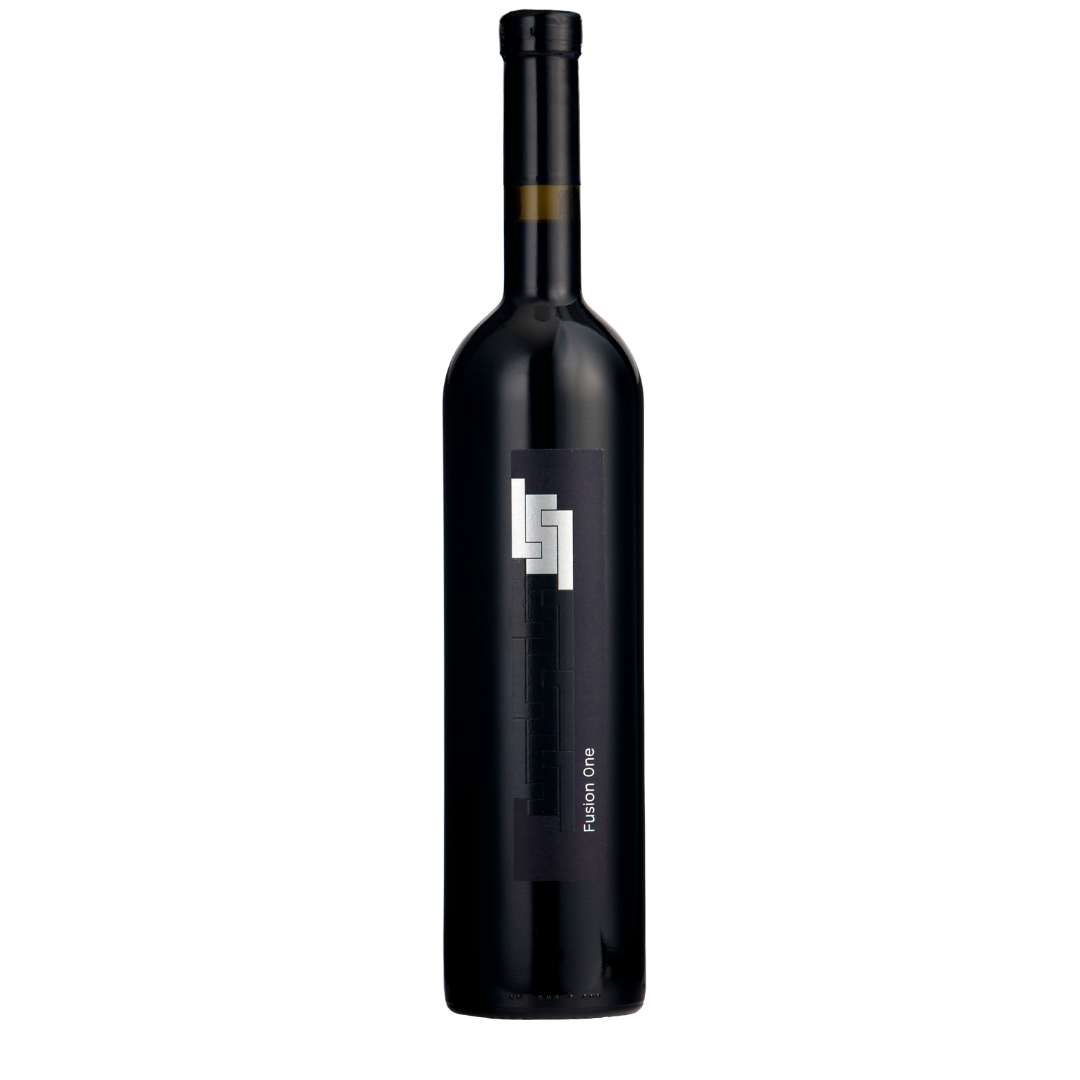 Flasche Cuvée Fusion One mit schwarzem Etikett und silbernem Lang-Monogramm