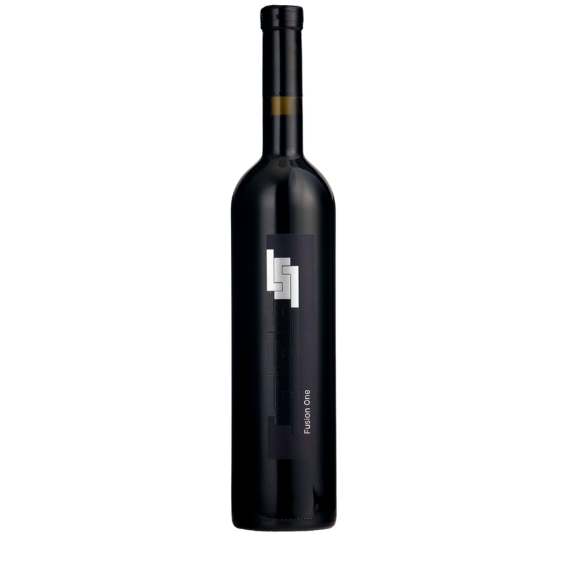 Flasche Cuvée Fusion One mit schwarzem Etikett und silbernem Lang-Monogramm